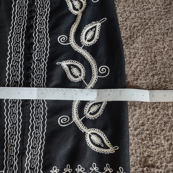 BCBG Maxazria Linen Blend Women Skirt Embroidered Flowers Knee Length Size 6 - Picture 3 of 11